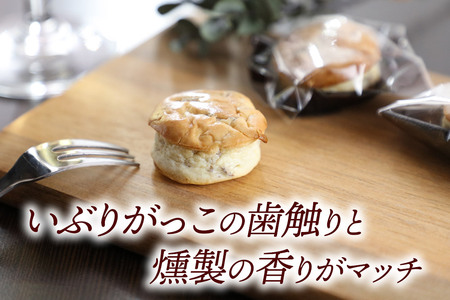 がっこチーズ 12個入 いぶりがっこ チーズケーキ おつまみ 一口大 秋田 菓子舗 亀太郎 生菓子