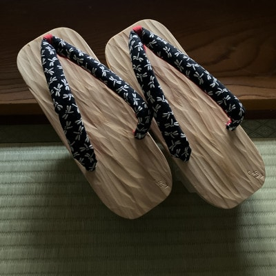 
郡上踊り　踊り下駄　槍鉋(やりかんな)下駄　女性用Lサイズ　鼻緒/トンボ【1301057】
