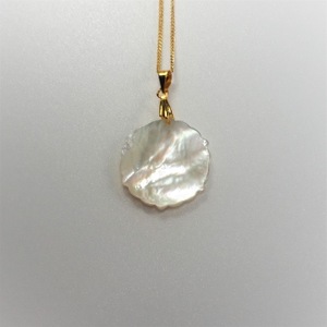 25ミリ!「華」のペンダント　白蝶貝【1261289】