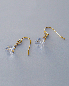 HARIO ピアス リトルミルククラウン［HAW-LM-002P］｜耐熱 ガラス アクセサリー ハリオ ランプワークファクトリー 職人 繊細 フォーマル カジュアル きれいめ おしゃれ 20代 30代