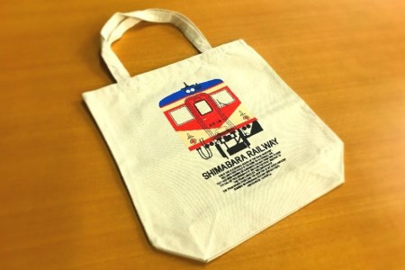 AF101島鉄 赤パンツ車両 トートバッグ（キハ20形）[バッグ カバン 鞄 鉄道 島原鉄道 お出かけ 長崎県 島原市]
