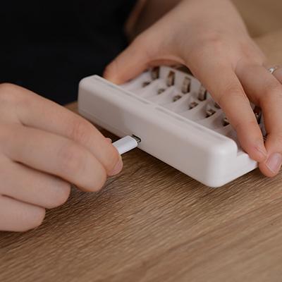ふるさと納税 笠松町 ニッケル水素充電池Pool-プールー(単3形充電池16本+8ポート充電器)セット |  | 02