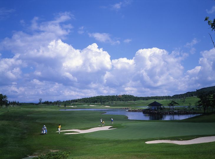 【ふるさと納税】【能登半島地震復興支援】能登島ゴルフ&カントリークラブ　1名様プレー券　昼食付［セルフ］【平日限定】石川県 七尾市 能登 ※2024年7月以降順次発送予定