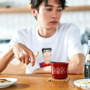 クレヨンしんちゃん 川連漆器カップ 雪柄 黒・赤セット【詩の国秋田株式会社】[O16701]