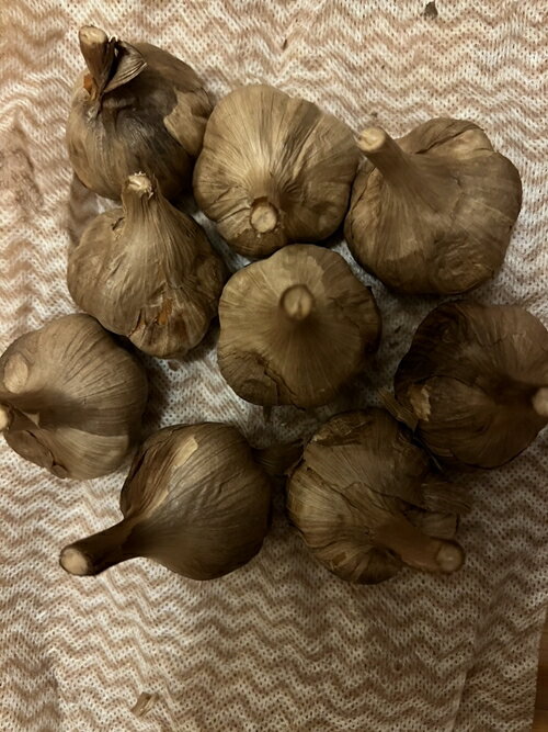 【ふるさと納税】宇陀市産 熟成 黒にんにく 300g ／ グーテライゼ 健康 グルメ 熟成加工 ギフト元気 ニンニク ガーリック 黒ニンニク 国産 奈良県 宇陀市