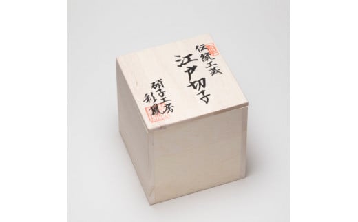 江戸切子 山田のゆり作 八角篭目文様 【金紫】 M-250‐V  | 埼玉県 草加市 グラス 伝統工芸 200ml 綺麗 伝統 ギフト 誕生日 高級 海外 記念 還暦祝い 酒器 ふるさと納税限定 限定