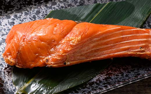 3ヶ月定期便 甘塩紅鮭 真空パック 小分け 冷凍 2切×5袋 計10切 紅鮭 さけ サケ シャケ 鮭 塩 おかず お弁当 厚切り 切り身 魚 定期便 3回 ふるさと 北海道 釧路市 F4F-8874