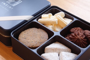 【INFINI】アソルティモン・プティ（ネイビー缶） スイーツ 洋菓子 焼き菓子 詰め合わせ サブレ メレンゲ クッキー缶 お菓子 人気 贈り物 ギフト プレゼント