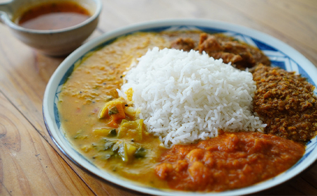 カレー 月とスパイス ミールスセット 冷凍パック カレー5種 180g×各1袋 ラッサム 150g バスマティライス 150g | オリジナルインドカレー 鹿沼市 栃木県