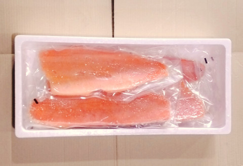 お刺身用トラウトサーモン2.4kg B-09111