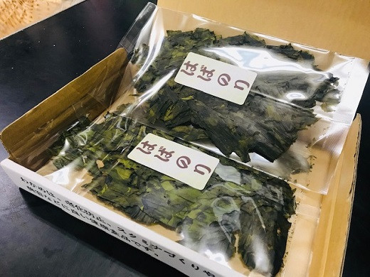 浅めの段ボールに2袋を梱包してお届けします。