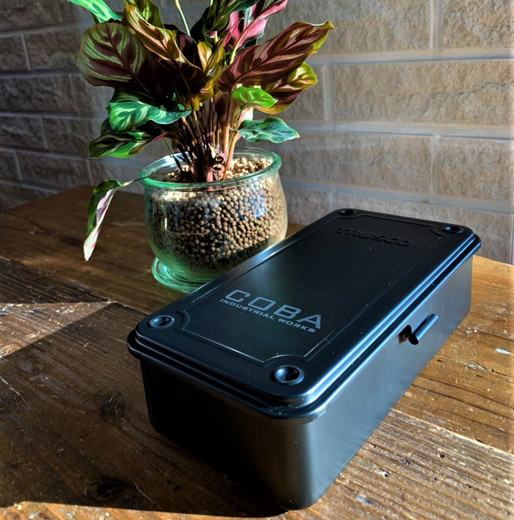 
            COBA(65)TRUSCO BOX(ロゴ・ブラック）
          