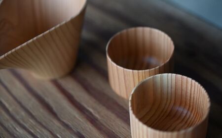 五合枡に入った酒器セット（杉） 工芸品 