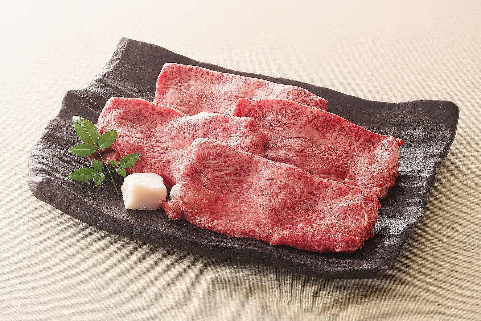 
            飛騨牛 モモ または カタ すき焼き しゃぶしゃぶ 用 300g | 牛肉 お肉 ブランド牛 和牛 黒毛和牛 国産 赤身
          