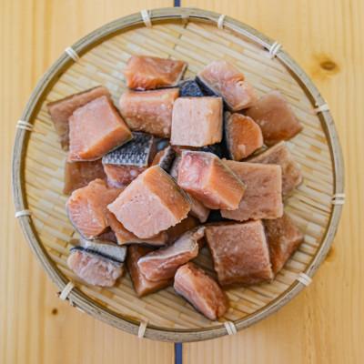 ふるさと納税 網走市 【訳あり】網走産 天然サイコロサーモン(骨抜き) 1kg(250g×4パック) |  | 01