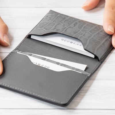 ふるさと納税 尼崎市 上品なグレイとワイルドなクロコ模様の名刺入れ 鮮やかで丈夫な顔料染め 兵庫県たつの市の牛革 |  | 02