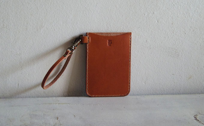 【坂田典子の革小物】 使い込むほどに味わい深くなる、革のパスケース（キャメル）