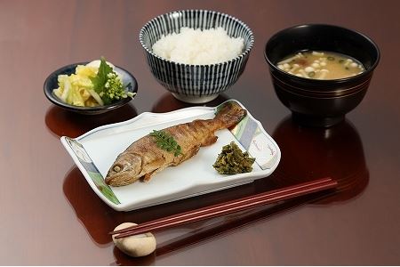 【あまごの煮付け】５匹×２袋　釣り人が愛する宿が手間暇かけた一品　丸八旅館【53-13】