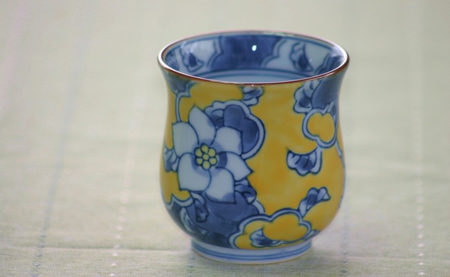 【伊万里焼】彩り唐花湯呑（１個） H305_イメージ3