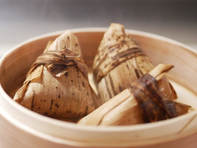 
中華ちまき 5個入り(1個80g) 五目ご飯 炊き込みご飯 釜飯 惣菜 おこわ もち米 おにぎり 冷凍食品 冷凍おにぎり 熨斗対応
