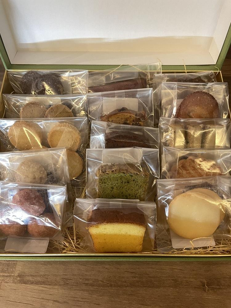 
PATISSERIE　3104　季節の焼菓子詰め合わせ（１５個入り）
