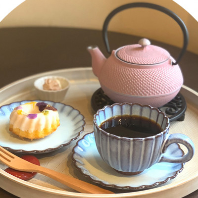 
南部鉄コーヒー&お花のケーキセット＜2名様＞ご飲食券【1391528】
