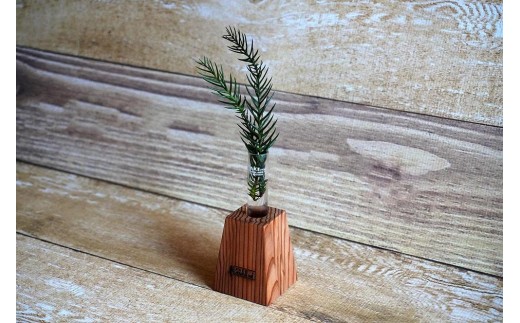 樹齢350年を超える箱根の杉を再生利用した一輪挿し | 工芸品 装飾品 民芸品 木工品 クラフト 木製 手作り 一輪挿し 伝統工芸 杉 スギ 人気 おすすめ ギフト 伝統 日本製 観光 お土産 送料無