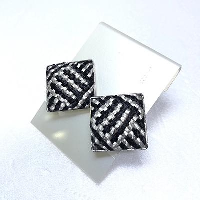 ふるさと納税 伊賀市 (組紐)イヤリング　角張　黒銀 |  | 01