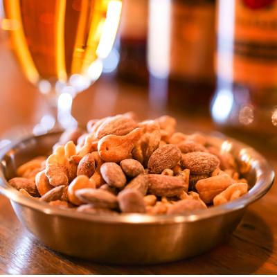 ふるさと納税 厚岸町 スモークナッツ 牡蠣塩味 100g×1 木こりの燻製屋 |  | 01