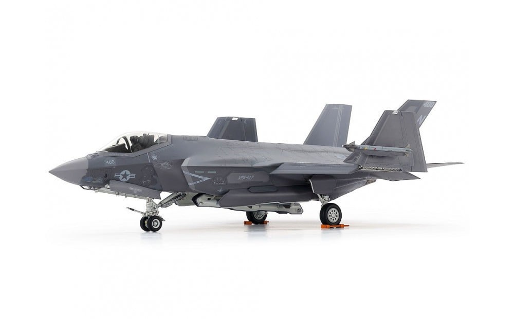 
            1/48 ロッキード マーチン F-35C ライトニングII
          
