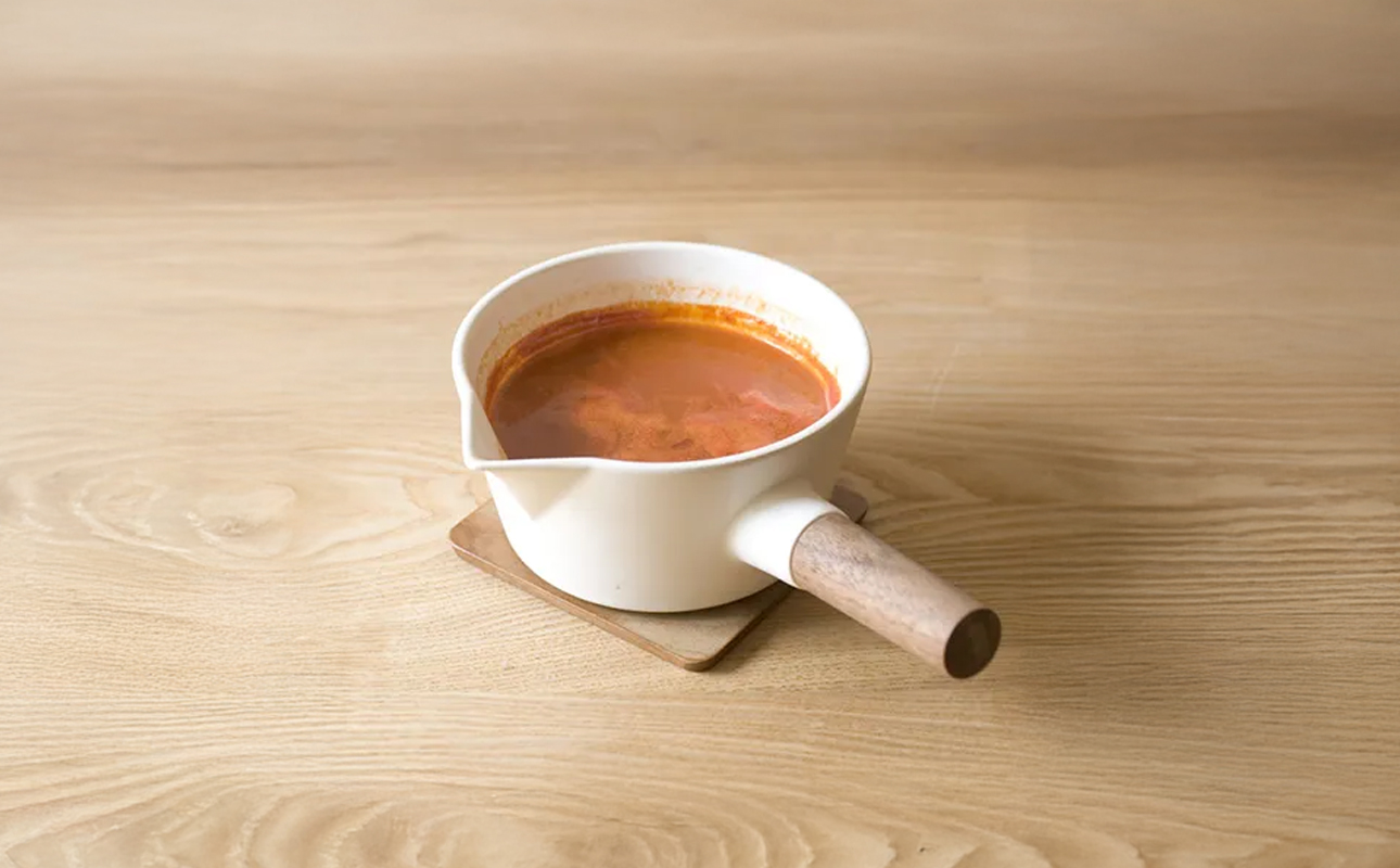 【萬古焼（ばんこやき）】コロンとかわいいフォルムで使い勝手の良いミルクパン 4th-market リコッタ　ミルクパン　蓋つき 白 1個【鍋、土鍋、煮物、スープ、万能、おしゃれ、かわいい、結婚祝、出産