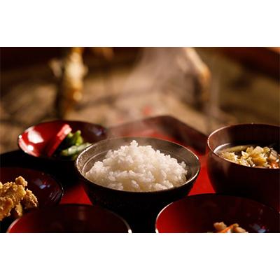 ふるさと納税 十日町市 【毎月定期便】頂米銀兵衛 魚沼産コシヒカリ(精米)2kg 全12回 |  | 02