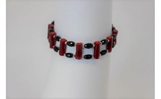 
C-3　高知県産血赤珊瑚ブレスレット（K18WG、SV925使用）
