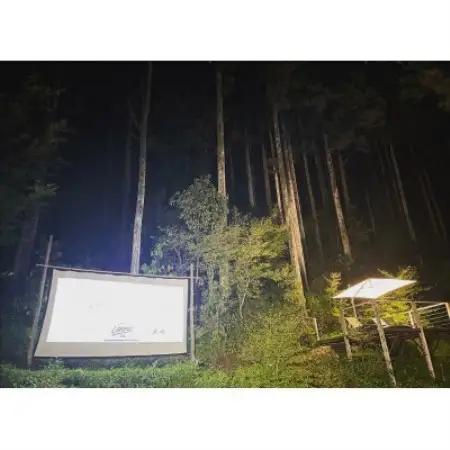 林間にそびえる展望デッキで、プライベートキャンプ利用券(1万円分)【1717562】