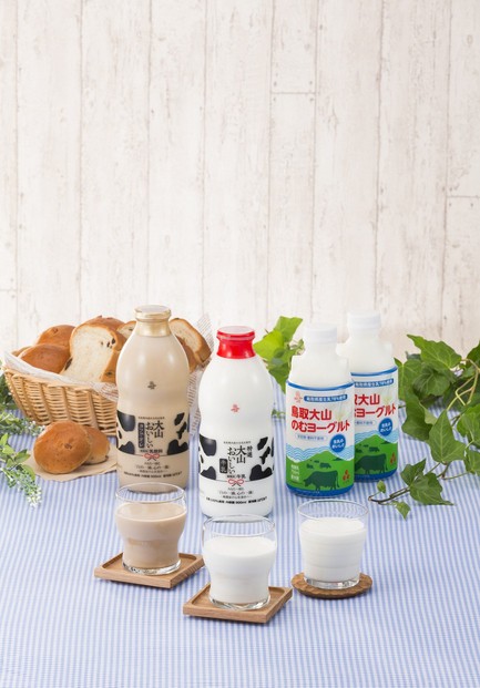 
            ギフトミルク（２本）＆のむヨーグルト（2本）とみるく畑（8個）
          