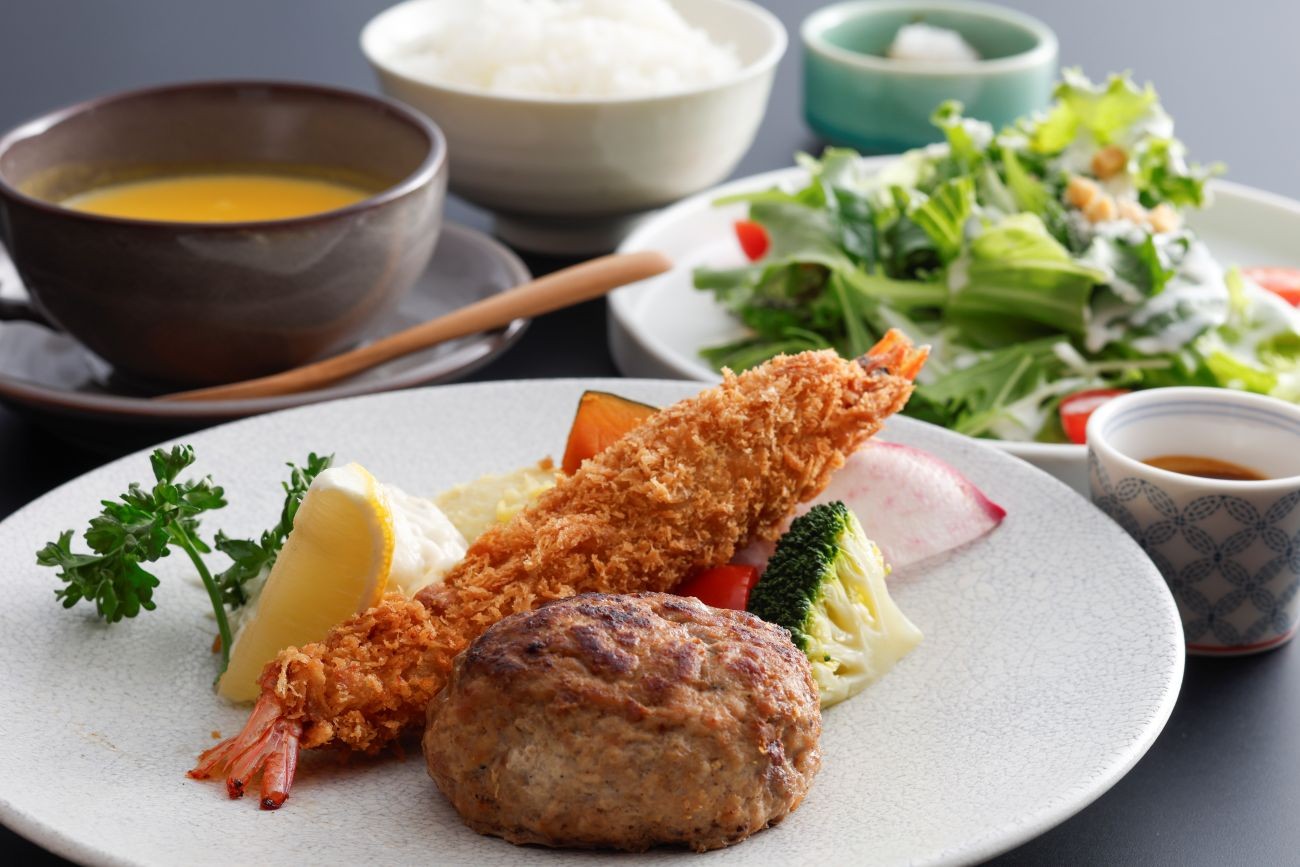 
                  ホテル奈良さくらいの郷 日帰りペアランチ券
                