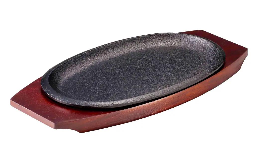 トキワ鉄器 ステーキ皿 （ 木台タイプ ） IH対応 小判 （ 浅型 ） 大 30cm 316 くわな鋳物 職人 蓄熱性 保温力 浅型 お皿 皿 食器 オシャレ 日常使い 重厚感 伝統 匠の技 鉄板 