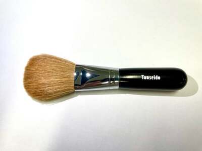 熊野化粧筆 チークブラシ(粗光峰) JWQ20 ギフトBOX(軸色：黒)【メイクブラシ 化粧筆 チークブラシ 粗光峰 化粧 メイク コスメ 美容 立体感 熊野筆 伝統工芸 職人技 高級筆 ギフト 贈り