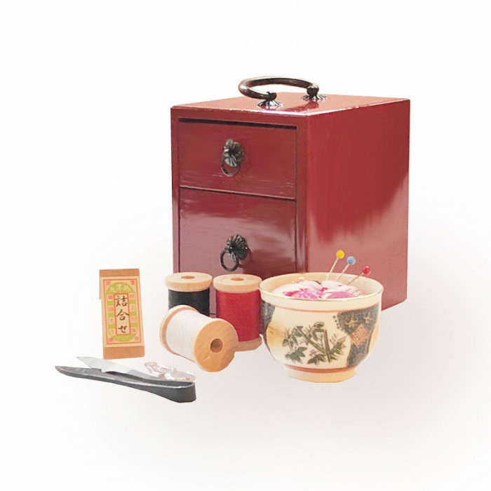 【加賀毛針】朱塗箪笥型裁縫セット