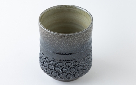 P703-12 丸田窯 塩釉花文様 マルチカップ