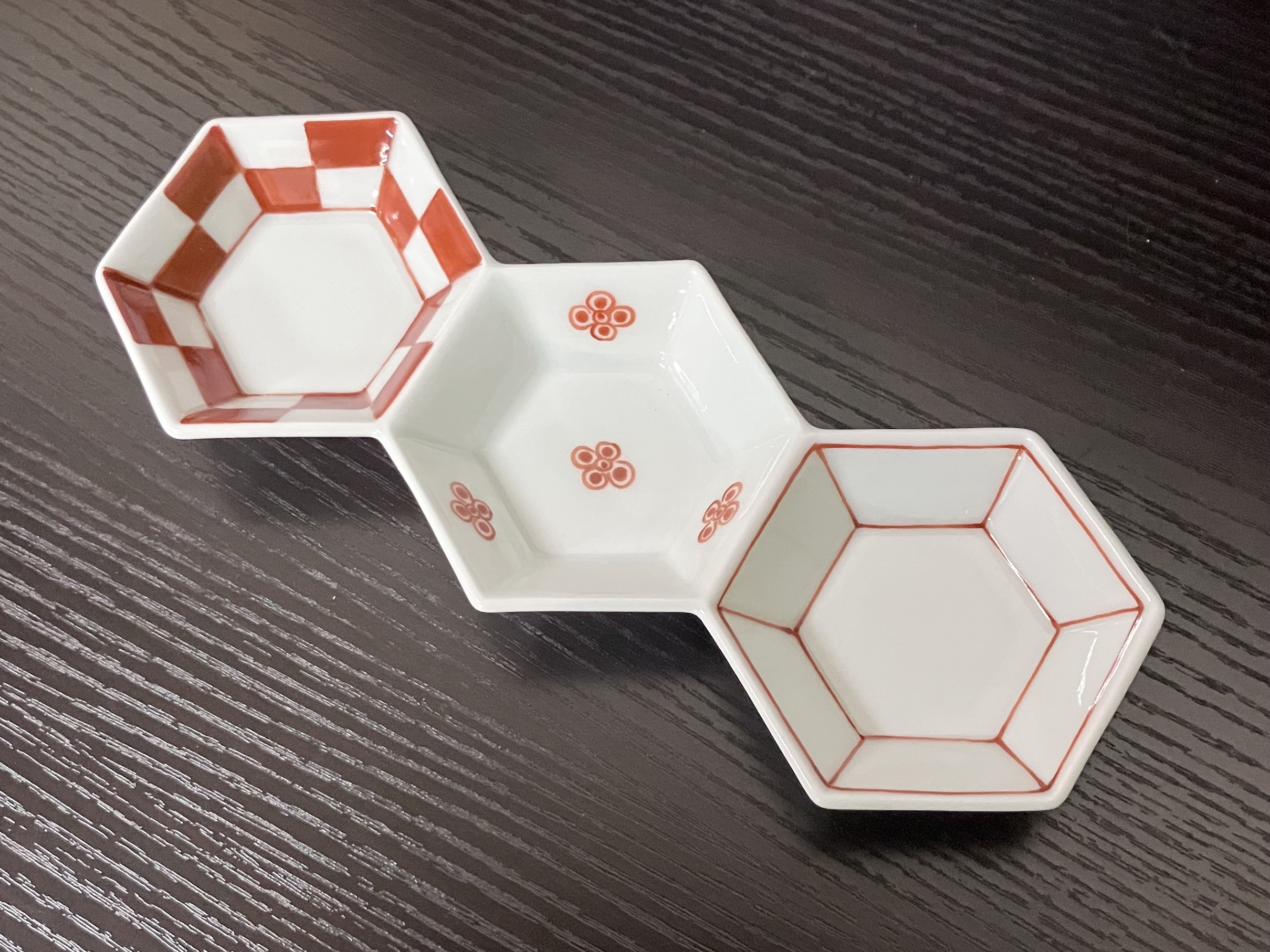 伊万里焼 市線花（青・赤）亀甲三品盛 165-H558