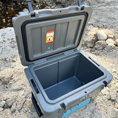 ふるさと納税 いなべ市 オリジナルマット(SeaDek)付ハードクーラーボックス　(サイズ:25L)　カラー:ダークグレイ |  | 01