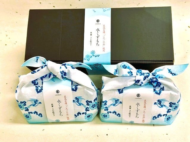 
                  128.名水水くずもち　風呂敷包み　２セット詰合せ（黒箱）
                