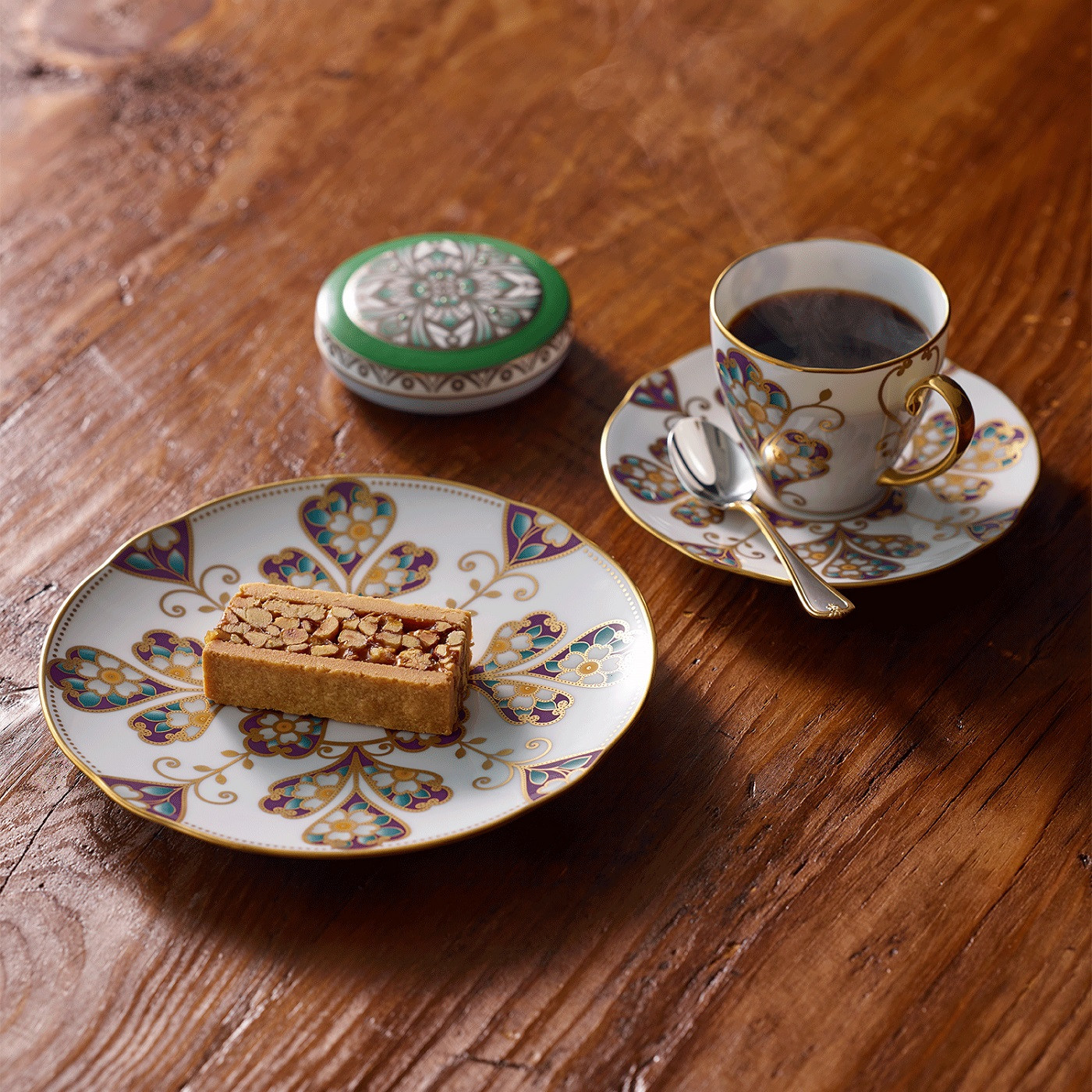 オマージュ コレクション　18cmクーププレート（雲母金彩花文） H1149_イメージ3