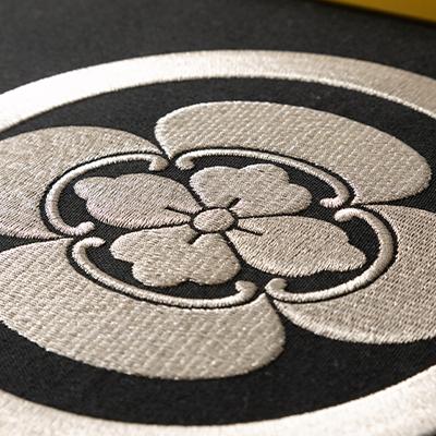 ふるさと納税 桐生市 家紋刺繍額　F4サイズ　木製額 |  | 01