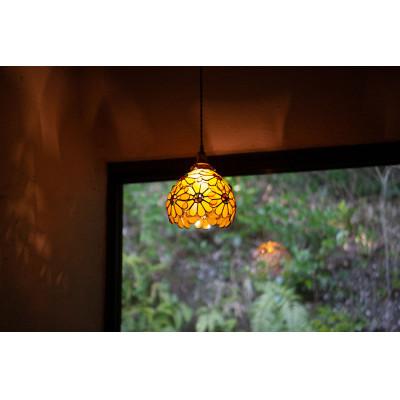 ふるさと納税 那珂川市 【ステンドグラスのある暮らし】花てまり ミモザ(ペンダントランプ) |  | 02