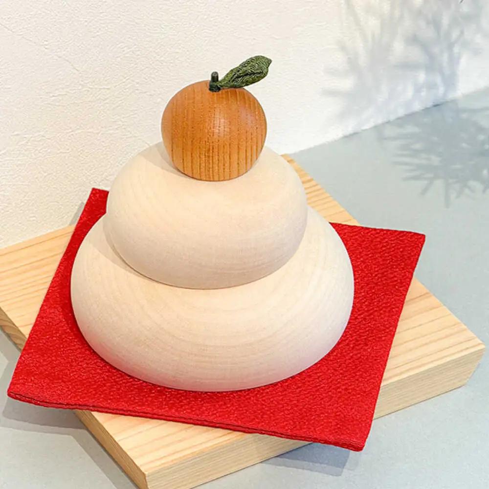 【もっちり鏡餅】天然木の木製かがみもち(赤敷布) お正月 飾り 鏡もち　日田市 / 合同会社ウッドアート楽[ARDN042]