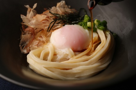 Y995 【打ち立てうどん＆平飼い天美卵入り】しあわせセット
