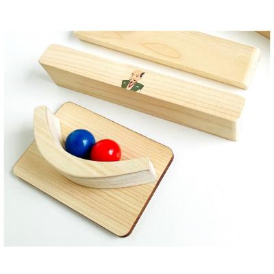 ふるさと納税 名古屋市 磁石でくっつくころがるクッコル なごや三英傑 天下泰平コロコロ  木のおもちゃ ボード付き |  | 02