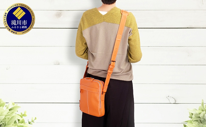 
            牛革　ショルダーバック縦型　オレンジ
          